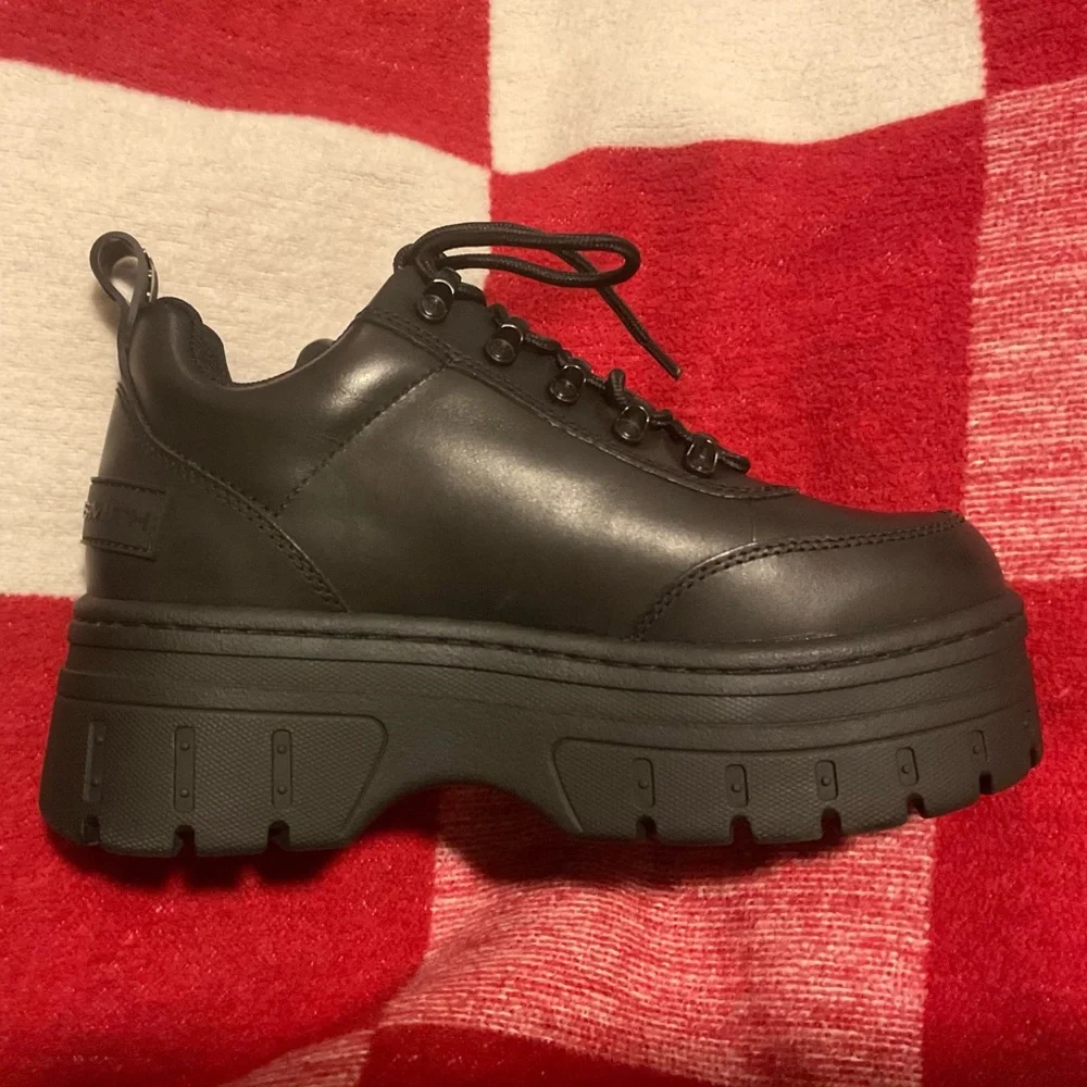 Leather Lux Platform Sneaker - Picture 2 of 3